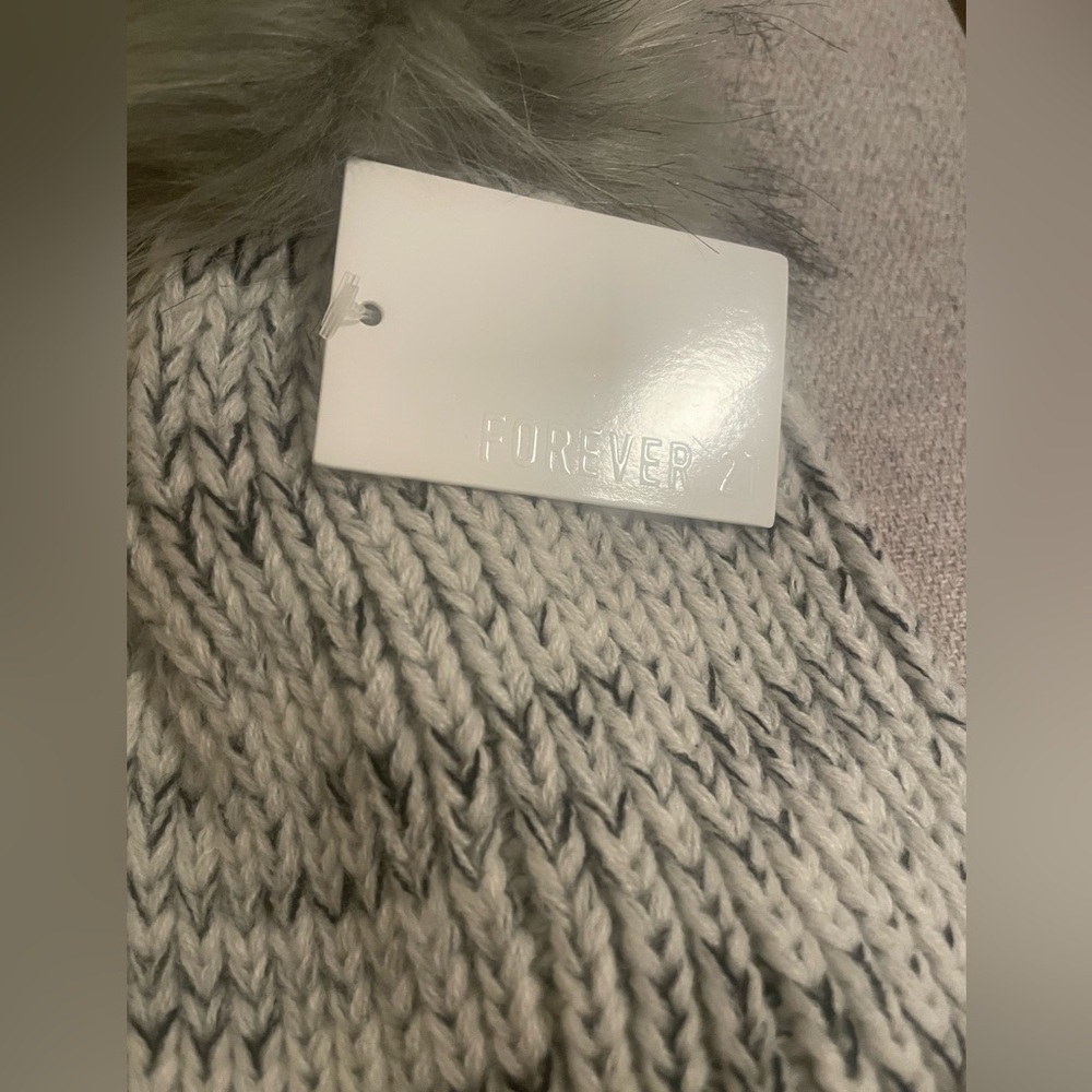 Forever 21 Knit beanie with Pom-Pom - Picture 4 of 6
